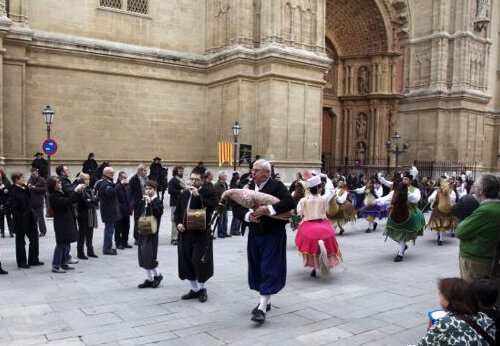Sortida de la Seu dels xeremiers i cavallets