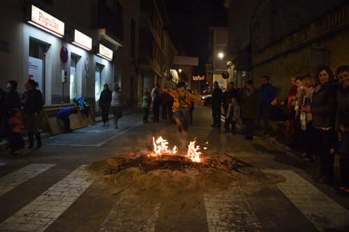 Saltant el foc