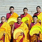 Un grup de monjos tibetans