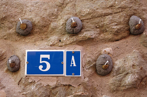 Cargols sobre el número d'una casa