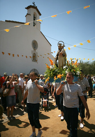 Sortida de la processó després de la missa