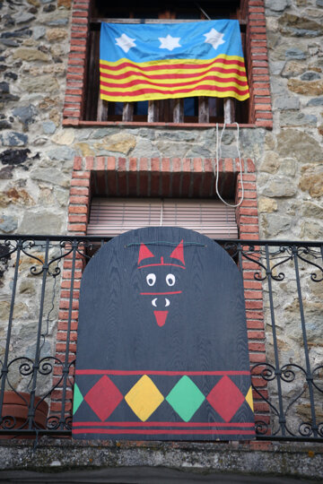 La mulassa i la bandera de Sant Feliu de Pallerols