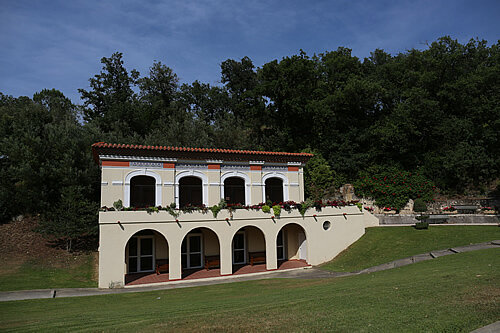 Edifici dins les termes