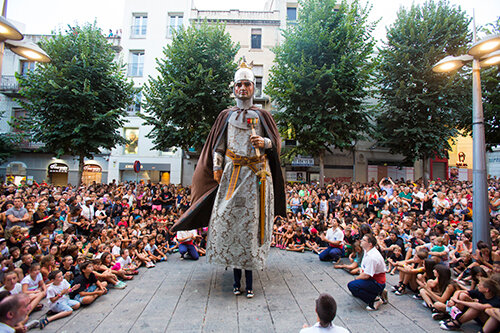 El gegant Robafaves a la Crida de la Festa Major