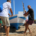 Baixada de barques a l'estil tradicional