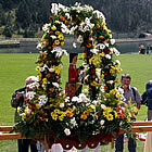 La imatge sobre l'andes guarnida amb flors