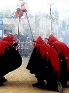 Els diables, fent la Pinya