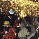 Jugant sota el foc