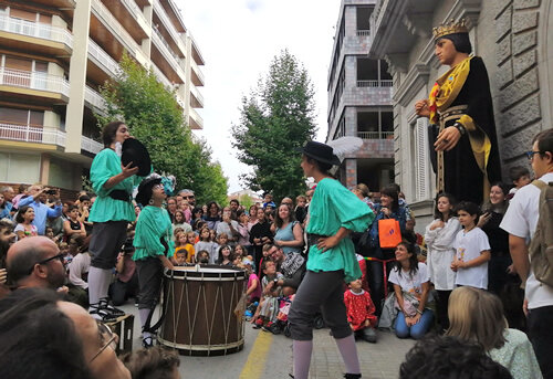 El primer truc davant l'ajuntament
