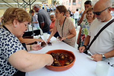Repartiment de pomes de relleno a Vilafant
