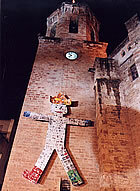 El ninot penjat al campanar