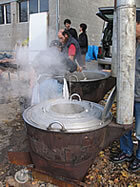 Preparant la Sopa de Pedres