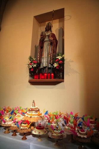 Tortades sota la imatge de sant Blai