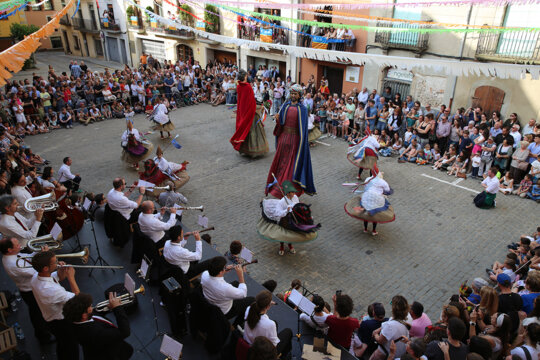 Contrapàs a la plaça de l'església