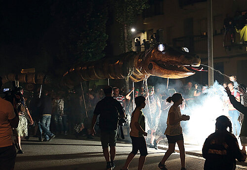El Serpent empaitant tothom