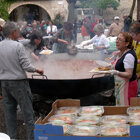 Preparant els peus de porc