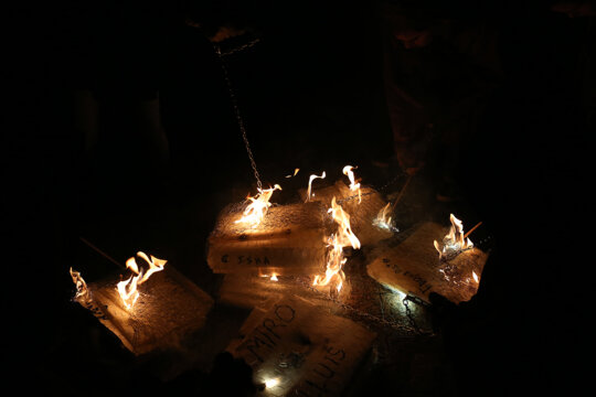 Falla moderna, amb paper i filferro
