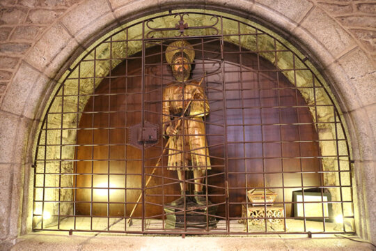 Imatge i relíquies de Sant Galderic a Sant Martí del Canigó (Foto: Manel Carrera i Escudé)