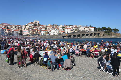 El dinar popular a la platja