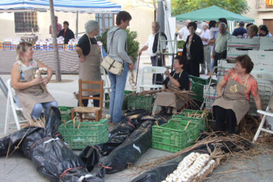 Les cornellenques mostren com s'enforquen els alls