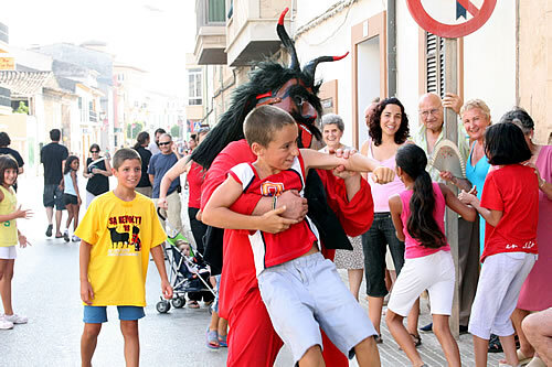 El dimoni agafant un al·lot