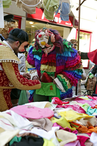 En Carnestoltes emprovant-se uns calçotets