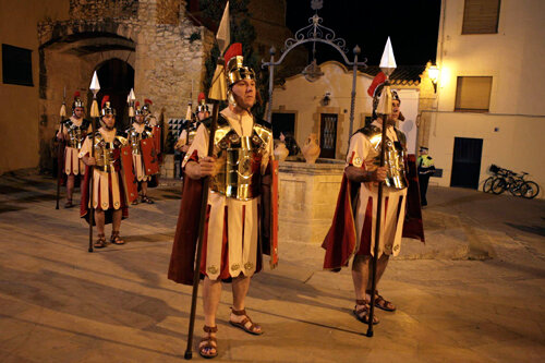Els armats arriben