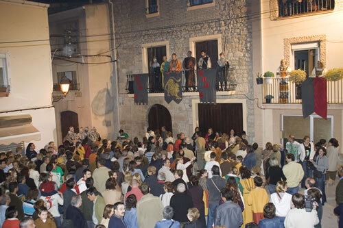 El castell, amb el rei i els nobles