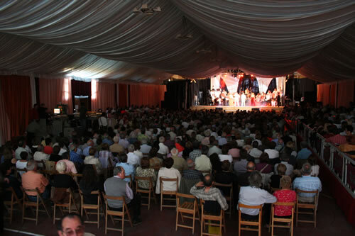 L'envelat durant el concert-ball
