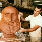 L'artista construïnt el capgròs