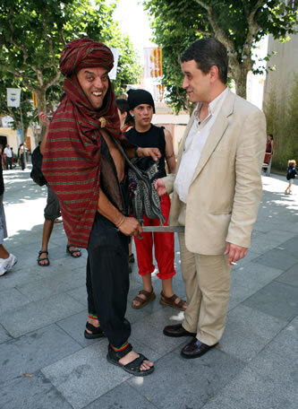 Jugant amb les autoritats polítiques