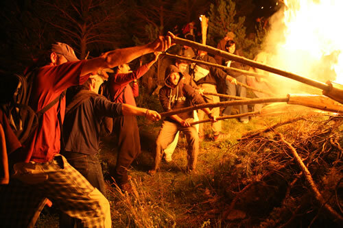 Encenent la falla dalt el turó