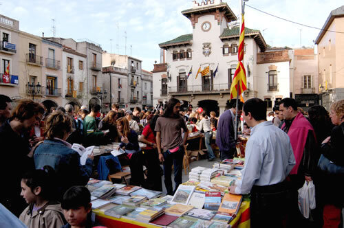 Parada de llibres al centre del poble