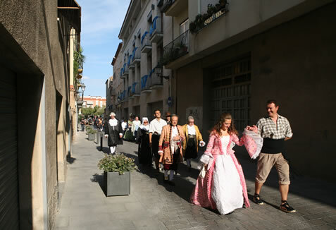 Els actors iniciant el ball