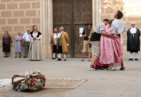 Els fadrins abusant de la Rosaura