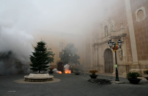 Dóna tota la volta a la plaça...