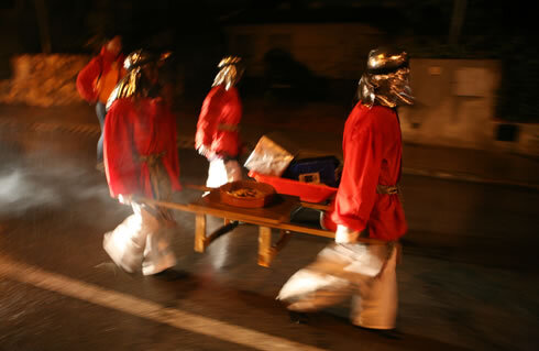 Patges amb encens cremant