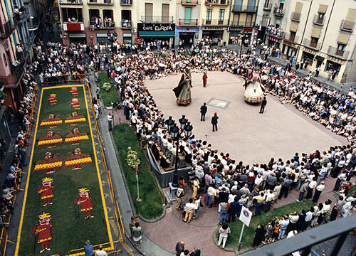 Catifes i Ball de gegants, Corpus 1997 Foto: Jesus Coma. Arxiu d'Imatges d'Olot