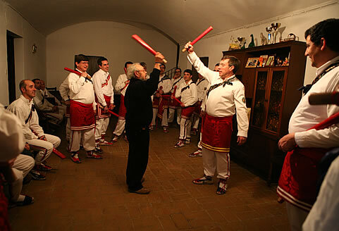 Ballant a l'interior de Can Fontanals