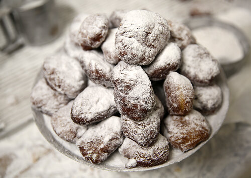 Bunyols de pastisseria, ben nevats amb sucre blanc
