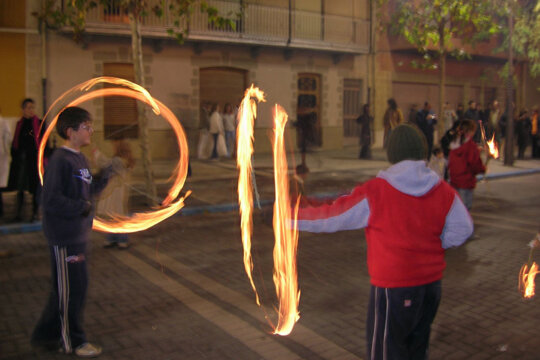 Fent rodar les aixames a Xixona. Foto: Bernardo Garrigós Sirvent