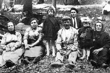 Família pels volts de l'ermita