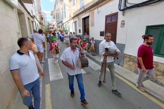 Cercavila dels cavallets amb els xeremiers
