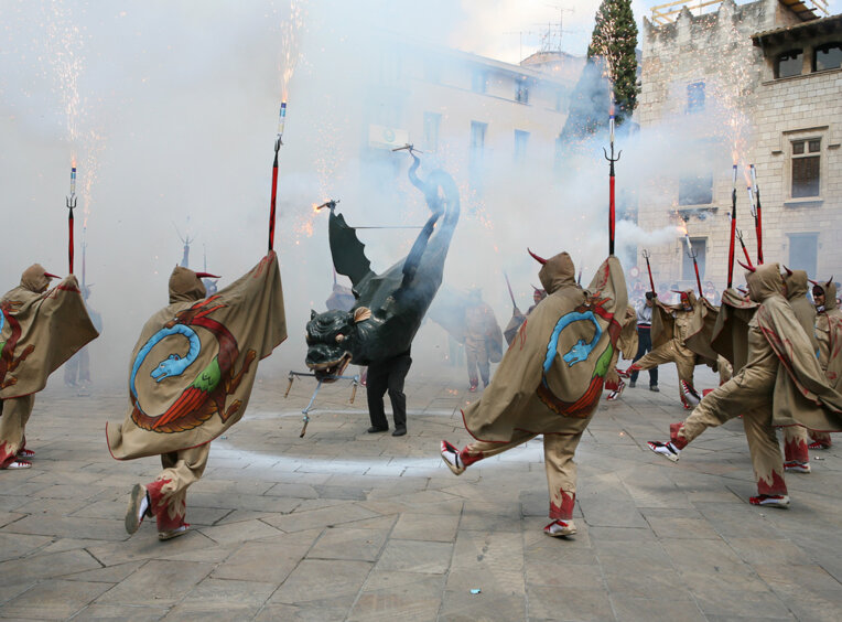 Ballant amb el drac. Foto: Manel Carrera