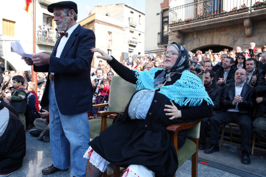 El Vell llegint el Discurs de Gitanes