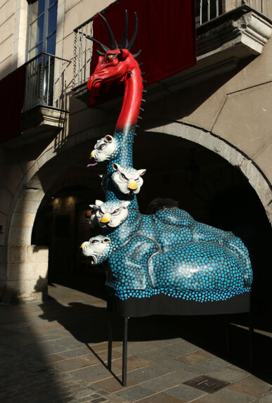 La figura fa 4 metres