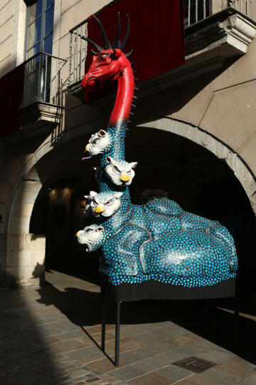 La figura fa 4 metres