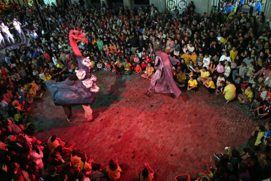 El Beatusaure ballant a la plaça del Vi, durant les Fires