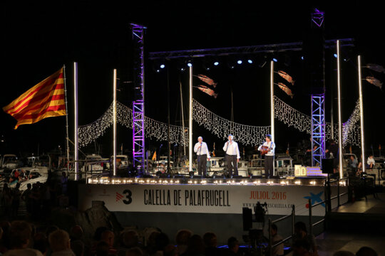 Grup dalt de l'escenari principal