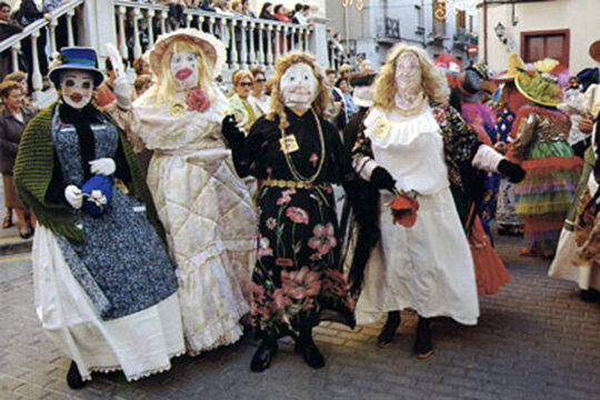 Les Carasses desfilant